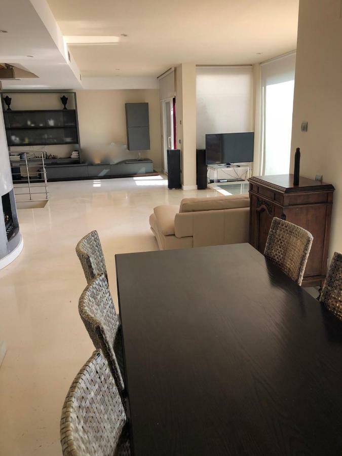 Atico-Duplex Primera Linea De Playa En El Centro De Estepona Luaran gambar