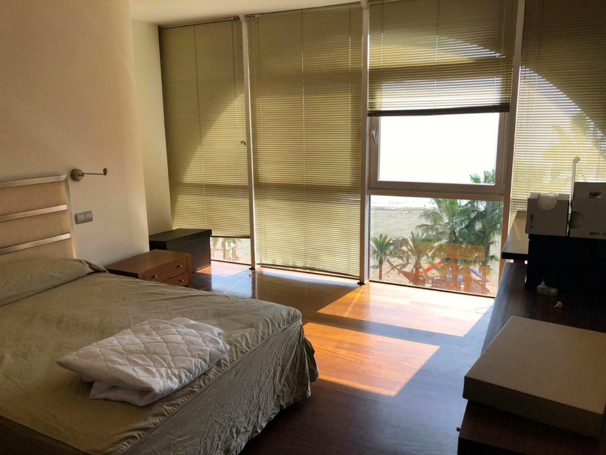 Atico-Duplex Primera Linea De Playa En El Centro De Estepona Luaran gambar