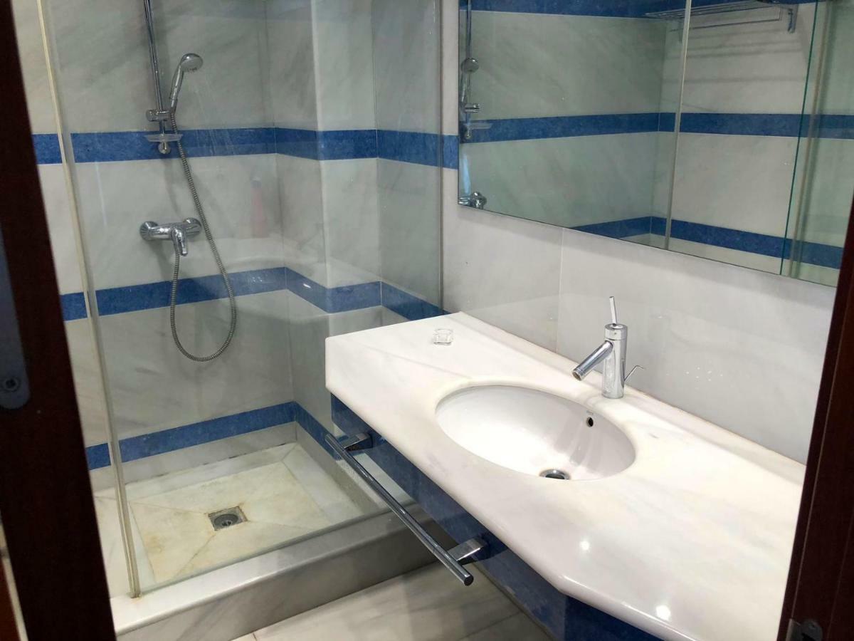 Atico-Duplex Primera Linea De Playa En El Centro De Estepona Luaran gambar