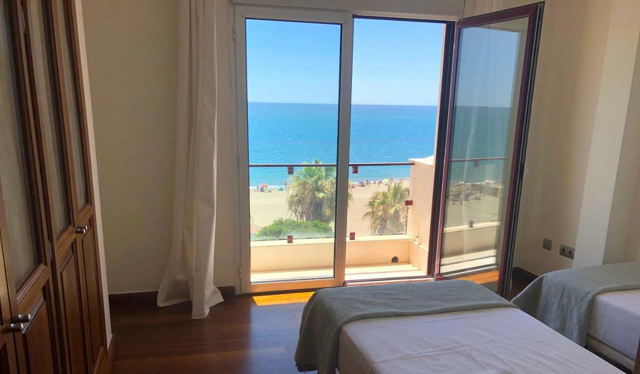 Atico-Duplex Primera Linea De Playa En El Centro De Estepona Luaran gambar
